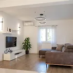 Bajlo With Three Bedrooms Villa Zadar