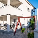 Bajlo With Three Bedrooms Villa
