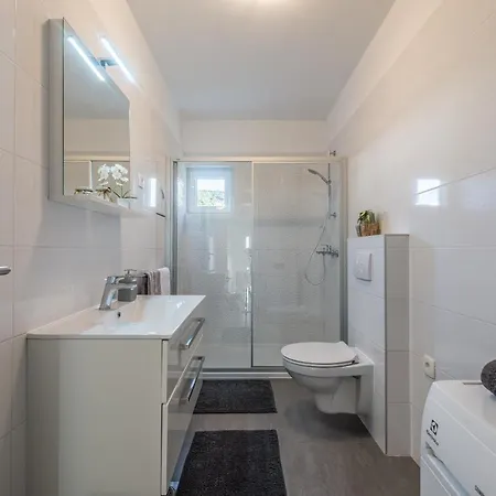 Bajlo With Three Bedrooms Villa Zára