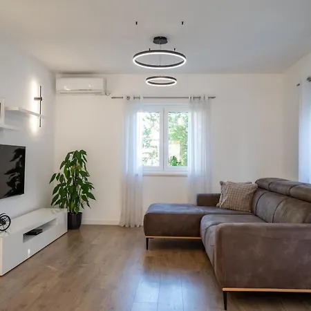 Bajlo With Three Bedrooms 빌라