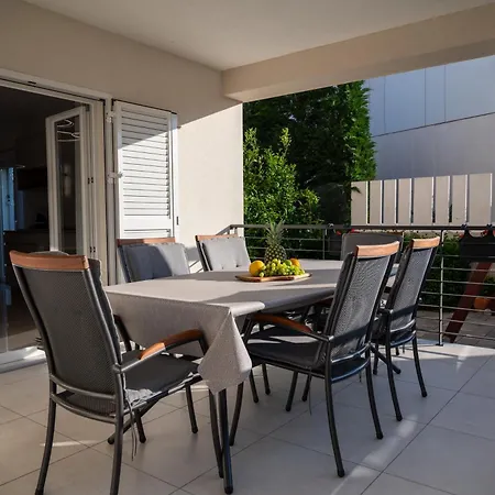Villa Bajlo With Three Bedrooms Zadar