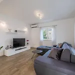 Bajlo With Three Bedrooms