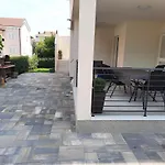 Bajlo With Three Bedrooms Vila