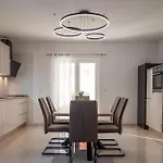 Bajlo With Three Bedrooms Zadar