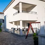 别墅 Bajlo With Three Bedrooms