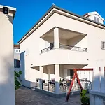 Bajlo With Three Bedrooms 扎达尔