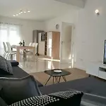 Bajlo With Three Bedrooms * 扎达尔