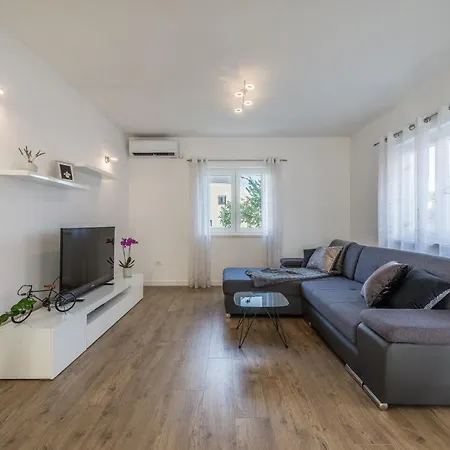 Bajlo With Three Bedrooms Villa *