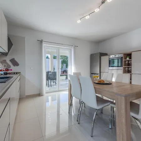 Bajlo With Three Bedrooms