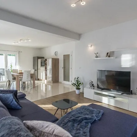 Bajlo With Three Bedrooms Zára