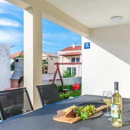 Bajlo With Three Bedrooms Villa *