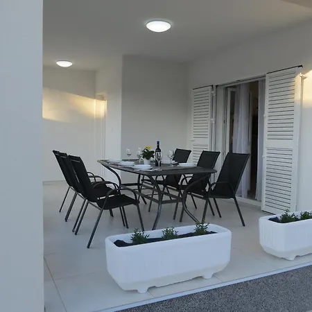 Villa Bajlo With Three Bedrooms