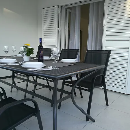 Bajlo With Three Bedrooms * זאדאר