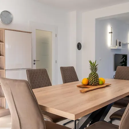 Bajlo With Three Bedrooms * Задар