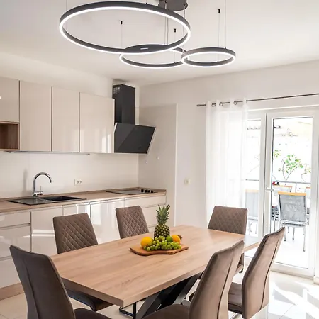 Bajlo With Three Bedrooms Villa Zadar