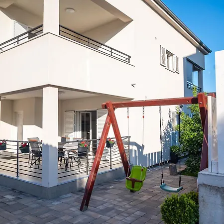 Bajlo With Three Bedrooms Вилла