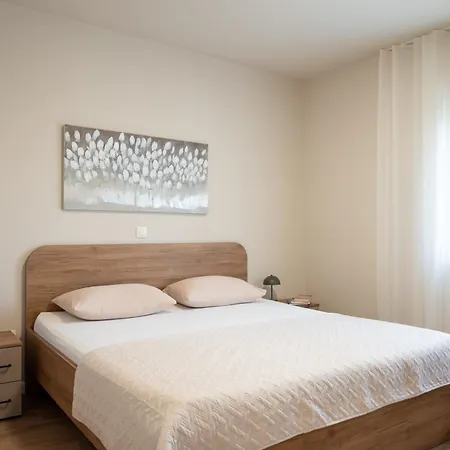 Bajlo With Three Bedrooms Villa Zára