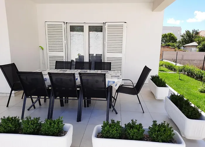 Bajlo With Three Bedrooms Villa