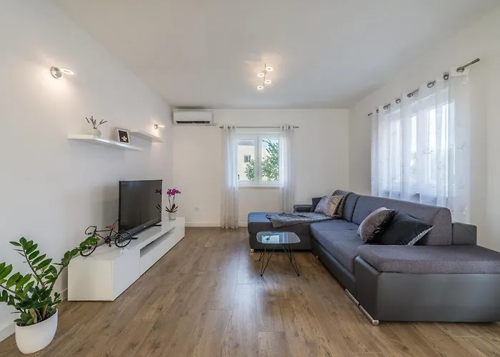 Bajlo With Three Bedrooms Villa *