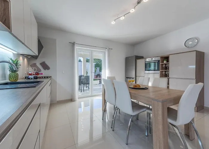 Bajlo With Three Bedrooms